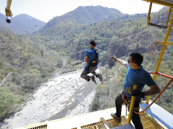 Valley Rope Jump