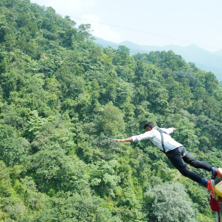 83 meter fixed platform bungee jumping in Rishikesh near Mohan Chatti